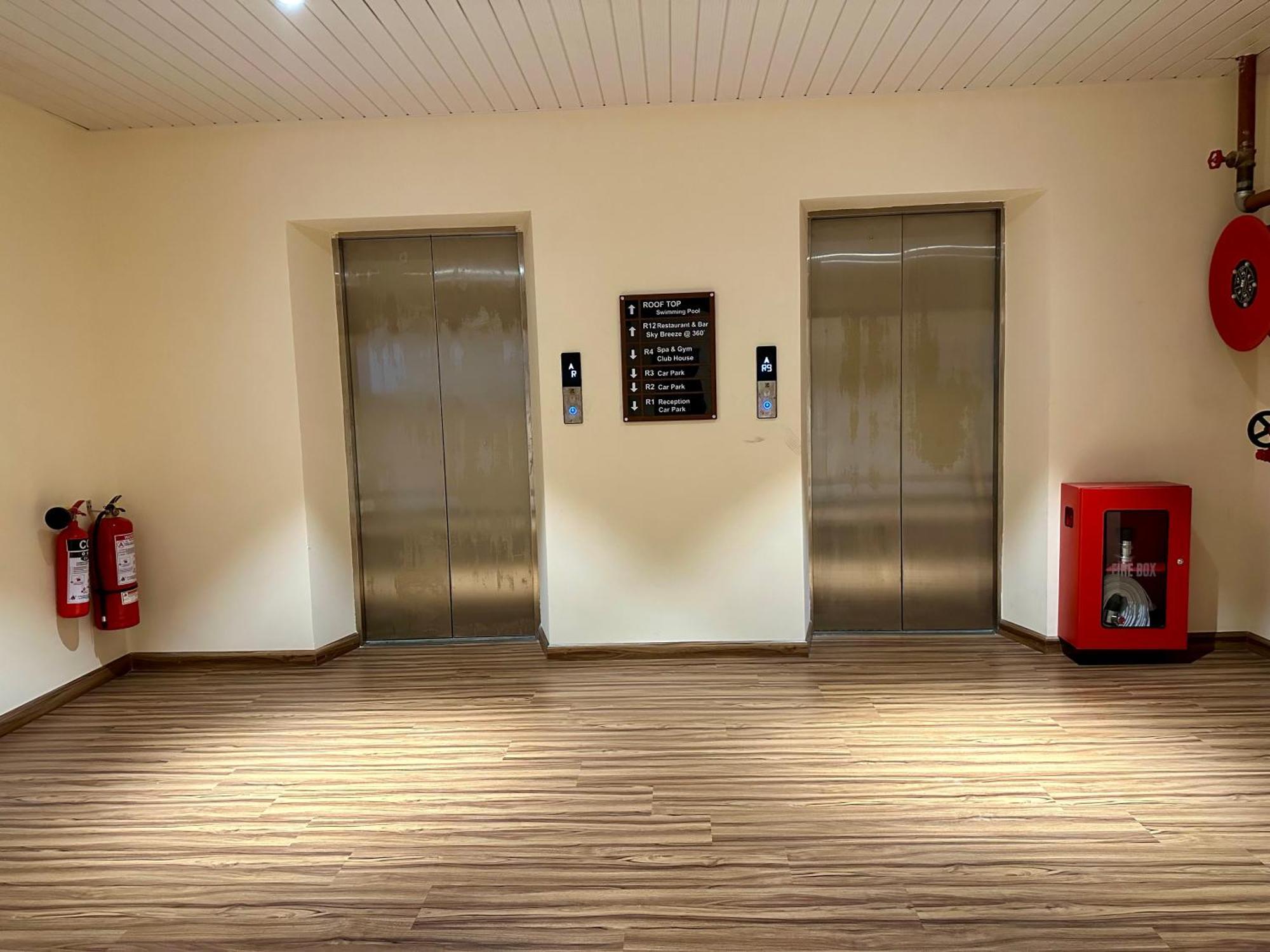 Ocean Breeze Hotel Residencies Britlanka Apartments ネゴンボ エクステリア 写真