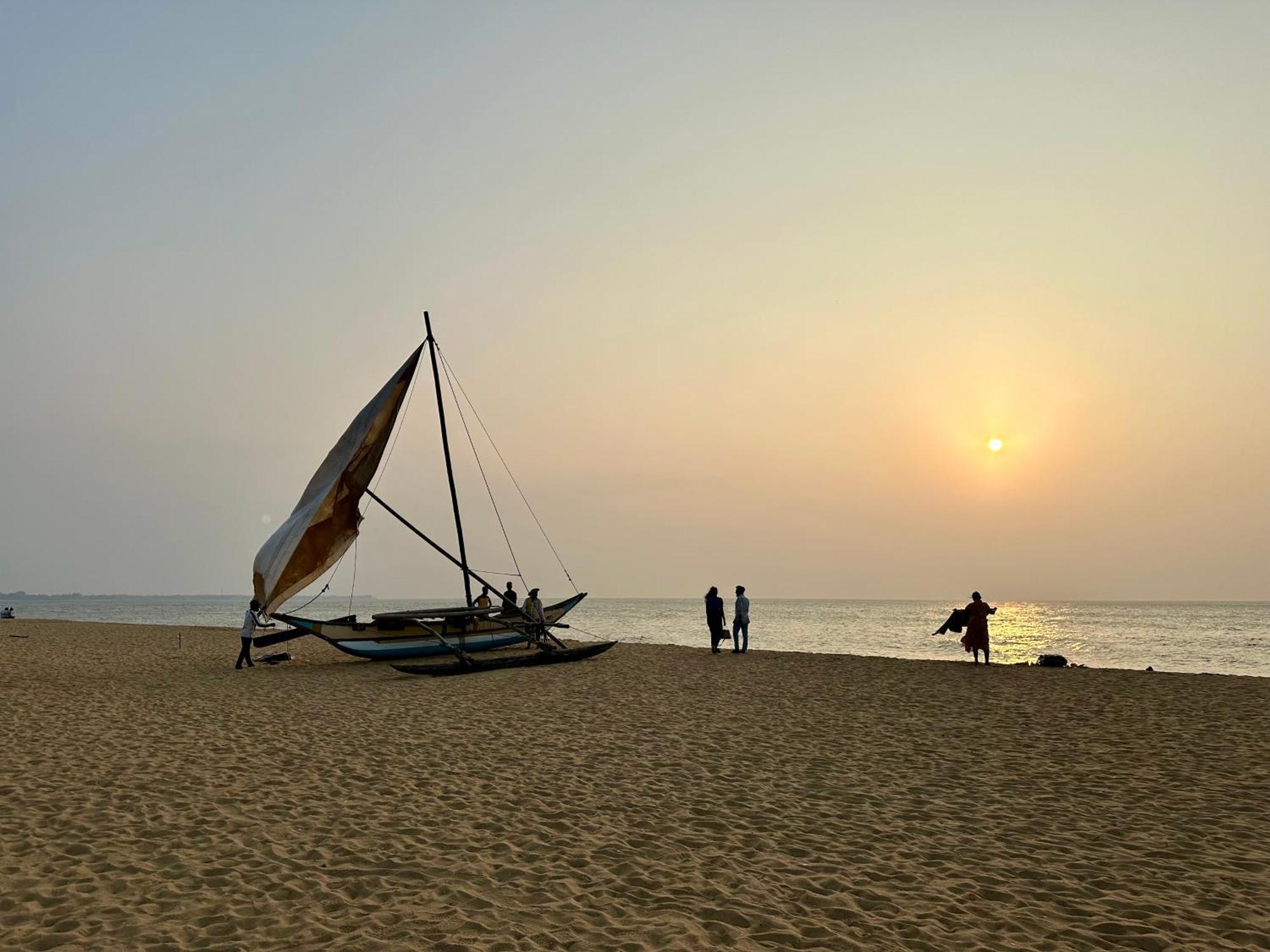Ocean Breeze Hotel Residencies Britlanka Apartments ネゴンボ エクステリア 写真