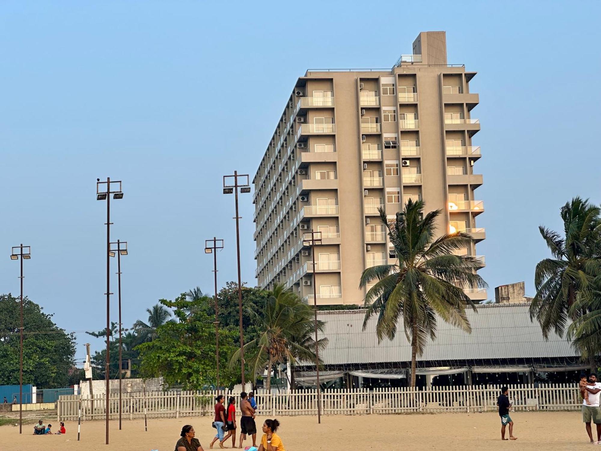 Ocean Breeze Hotel Residencies Britlanka Apartments ネゴンボ エクステリア 写真