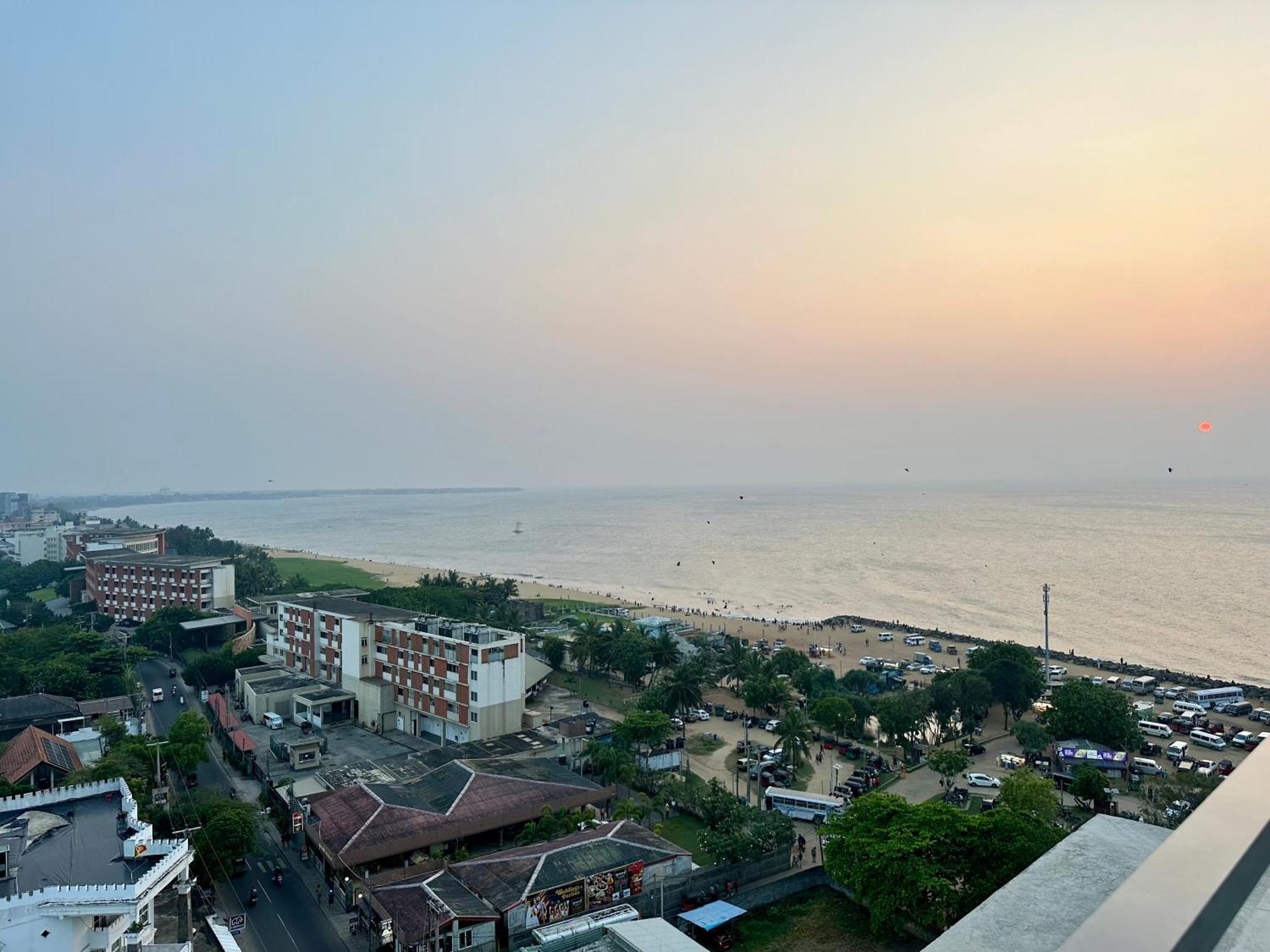 Ocean Breeze Hotel Residencies Britlanka Apartments ネゴンボ エクステリア 写真