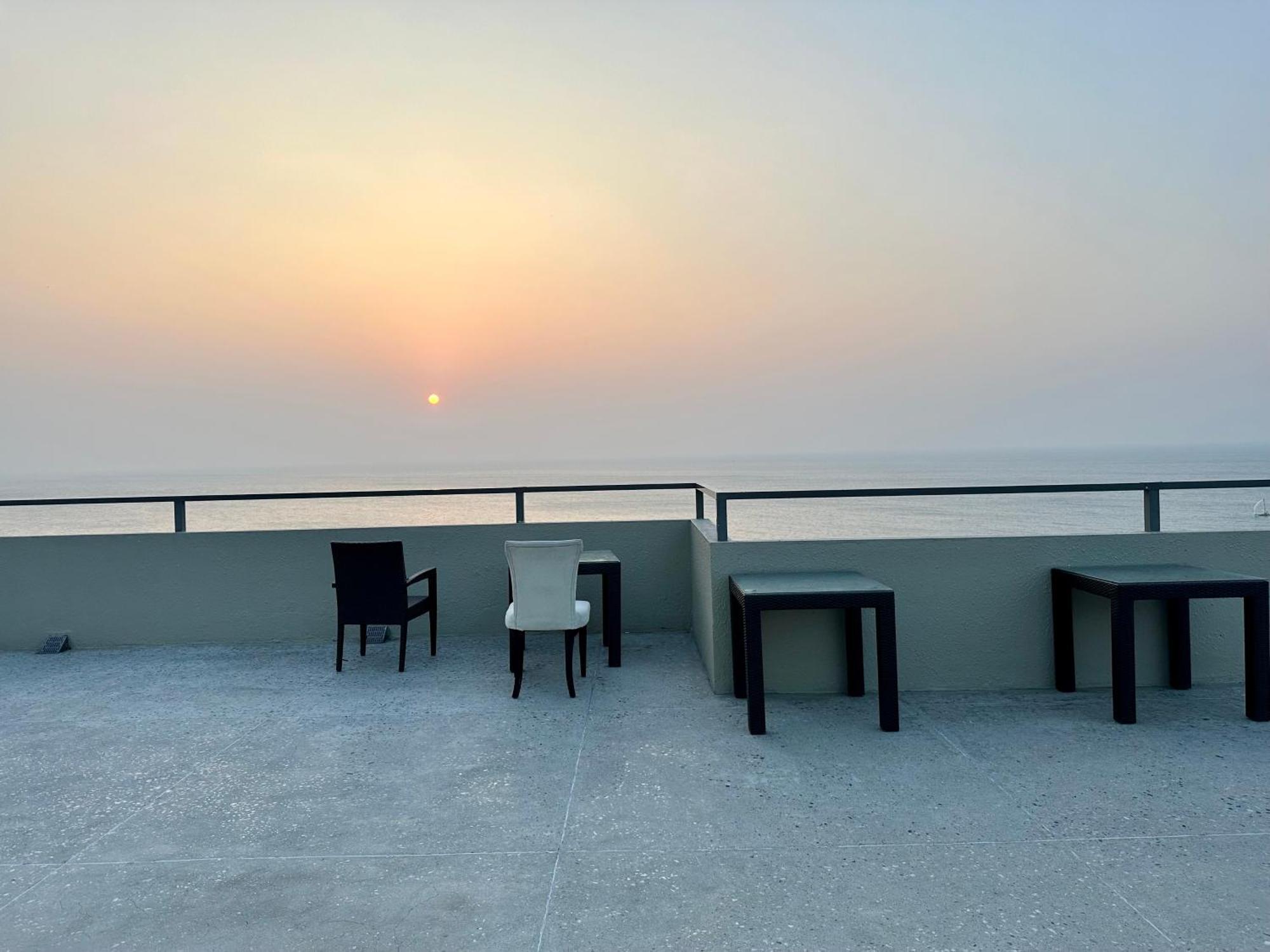 Ocean Breeze Hotel Residencies Britlanka Apartments ネゴンボ エクステリア 写真