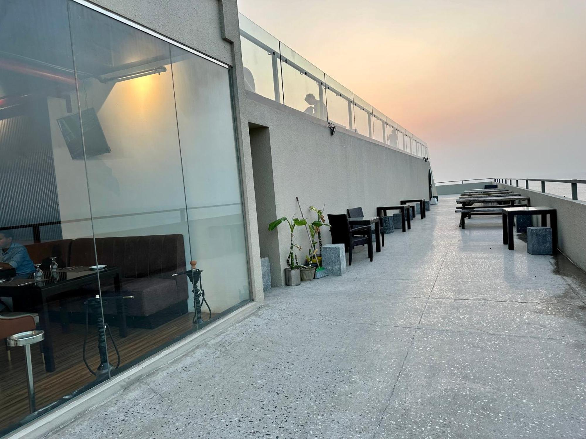 Ocean Breeze Hotel Residencies Britlanka Apartments ネゴンボ エクステリア 写真