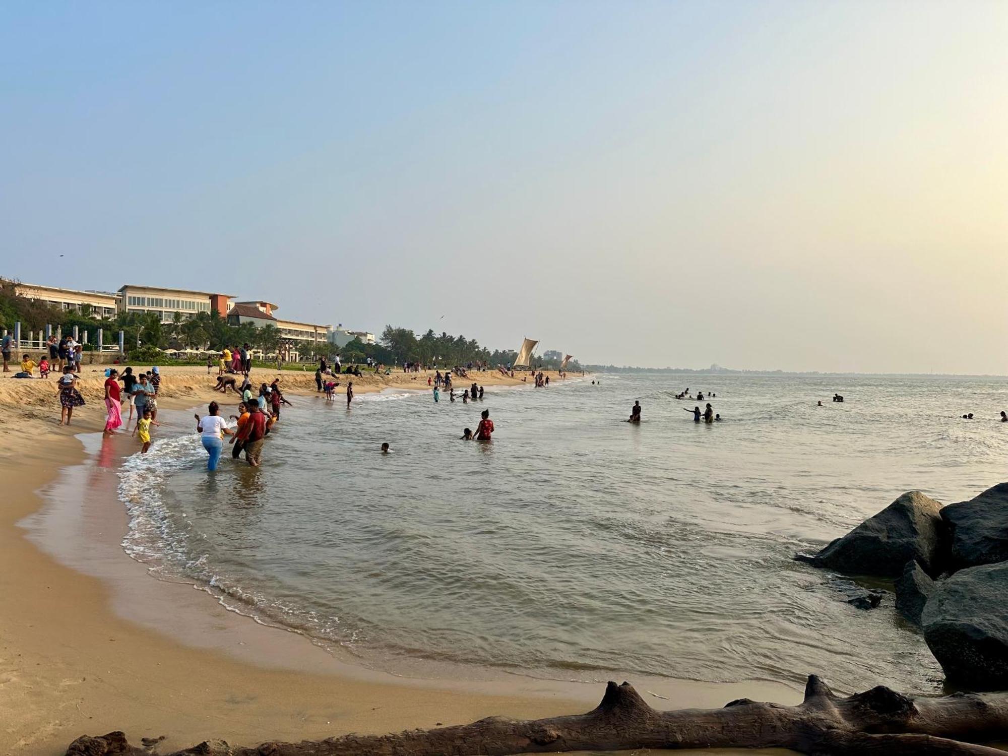Ocean Breeze Hotel Residencies Britlanka Apartments ネゴンボ エクステリア 写真